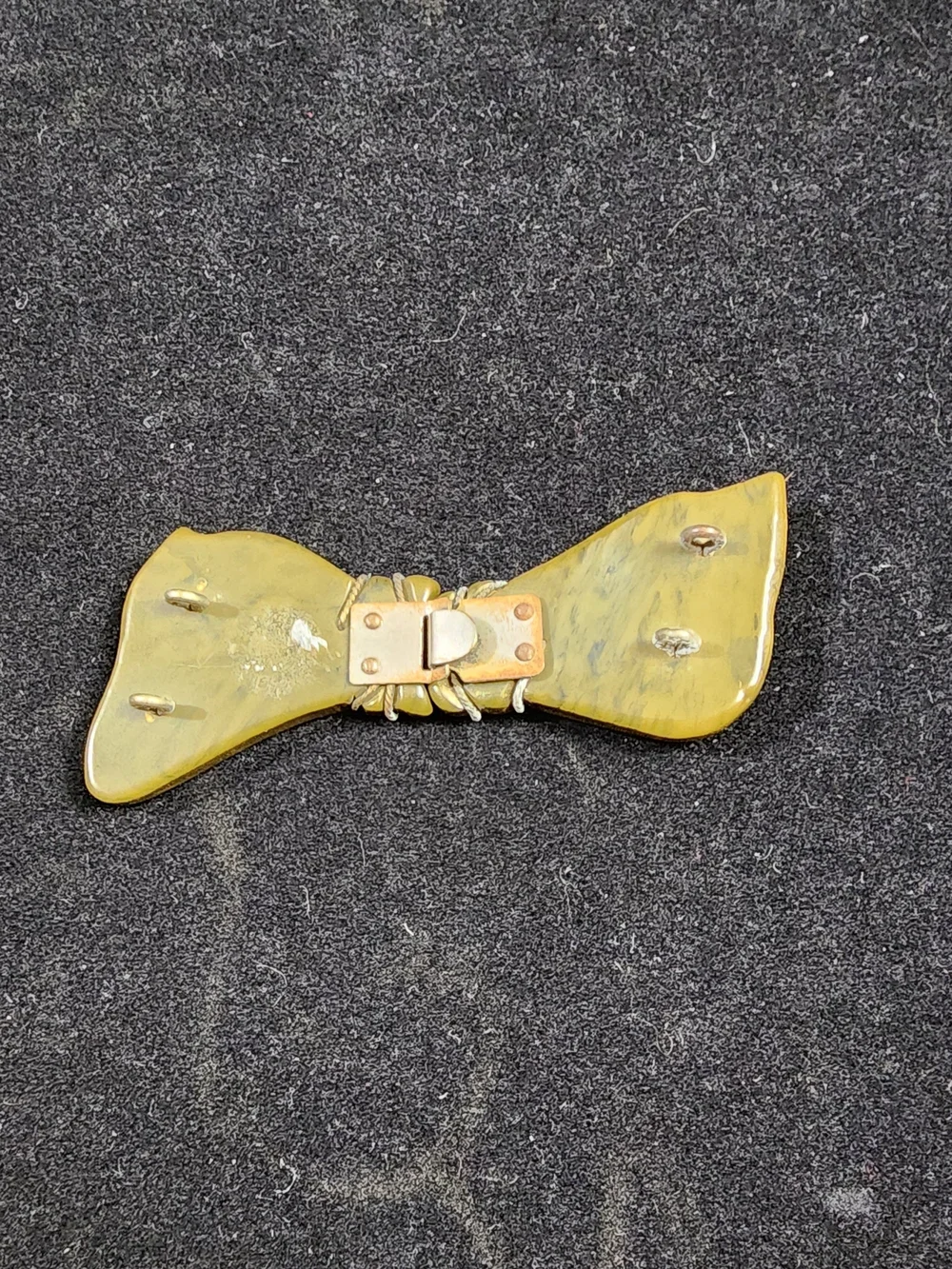 VINTAGE 40s/ 50s TESTED BAKELITE HUGE BOW BELT BUCKLE CARVED OLIVE GREEN RARE